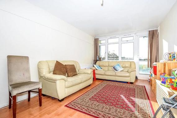 2 bedroom Flat for s...